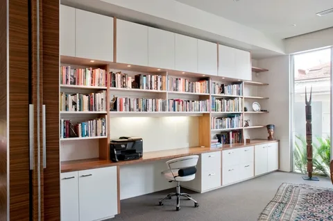 Modern wall cupboards in Dubai Marina kitchen by Ayesh Technical Services